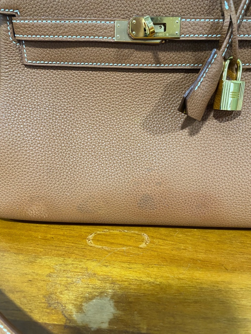 Classic Tan Leather Top-Handle Bag with Gold Hardware - Picture 4 of 15